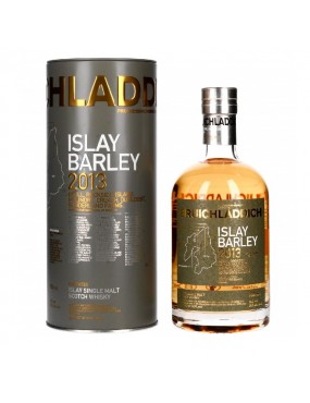 Whisky Bruichladdich Islay Barley 2013 - Vue rapprochée de la bouteille élégante et du liquide doré dans un verre à dégustation.